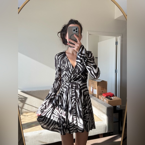 Zara Black and White animal print zebra Patterned Long Sleeve Dress XS - Picture 8 of 9